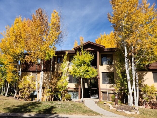 Building Photo - Recently Remodeled Pinebrook Condo with 1 ...