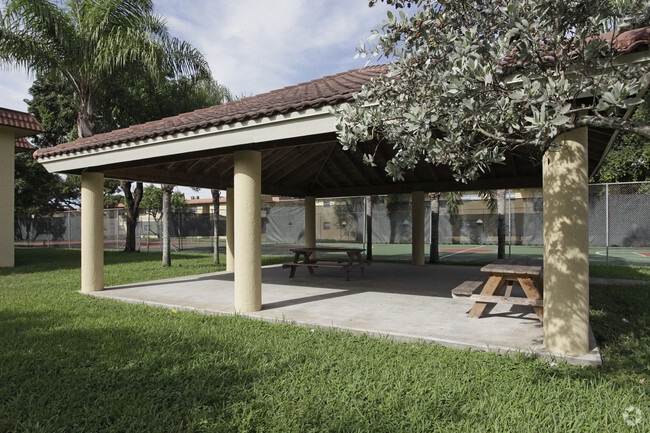 Cross Creek Apartments
