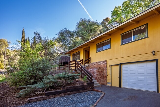 Building Photo - 951 Shaws Flat Rd