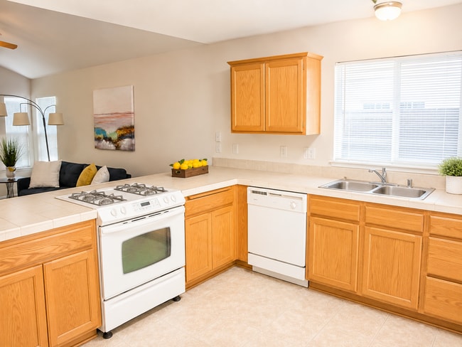Photo - Beautiful 3 Bedroom Home with Vaulted Ceilings, Washer & Dryer Included