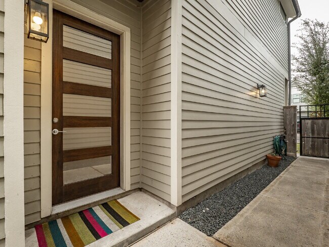 Photo - "Charming 4-Bed Houston Haven with Elegance on East 32nd Street!"