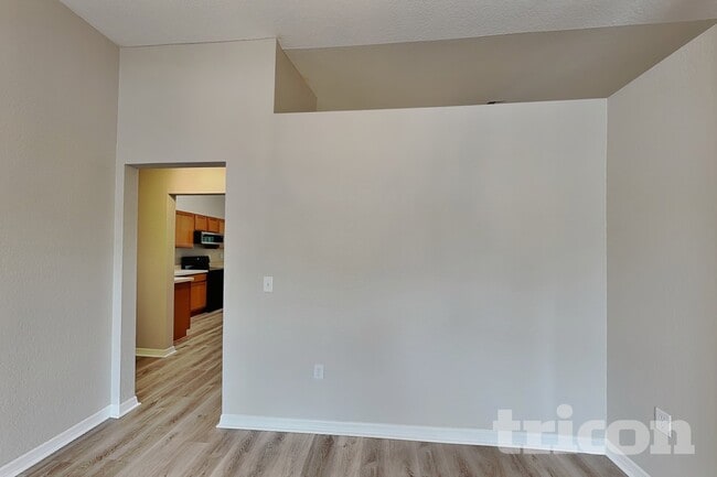Photo - 8 Matricaria Ct