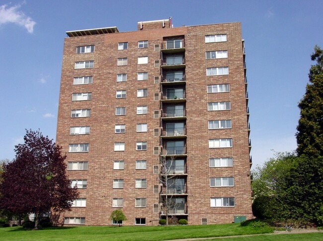 West facade from Hilliard Road - Richard Hilliard House Condominiums