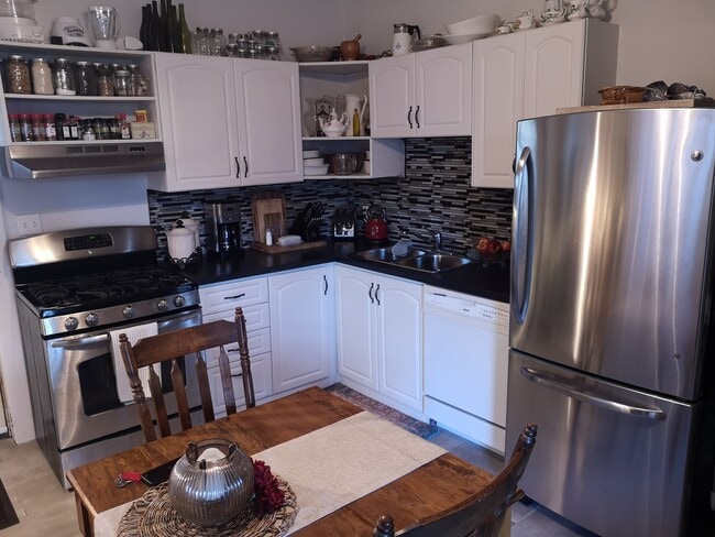 Photo - Spacious Main Floor 1 Bedroom Unit 1