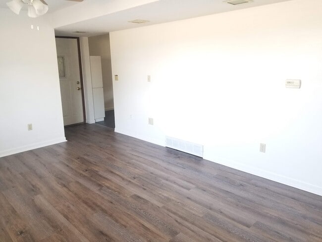 Photo - 1050 S Jones Blvd