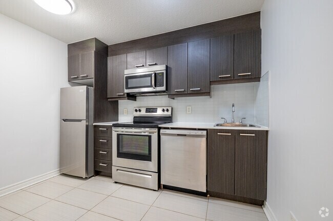 1BR, 1BA - 502 SF - Kitchen - Tour du Parc