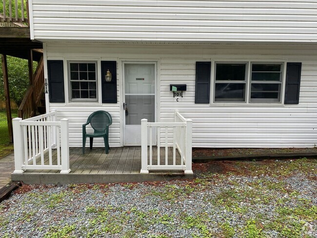 Building Photo - One bedroom unit close to downtown Carrboro! Rental