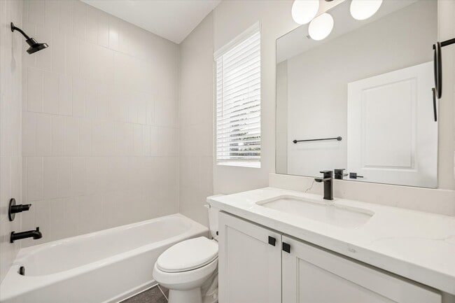 Photo - 520 Janisch Rd