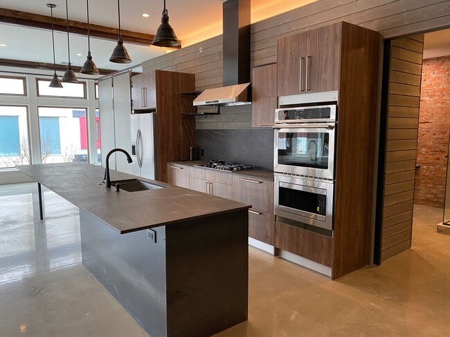 Building Photo - 501 South St Unit 02