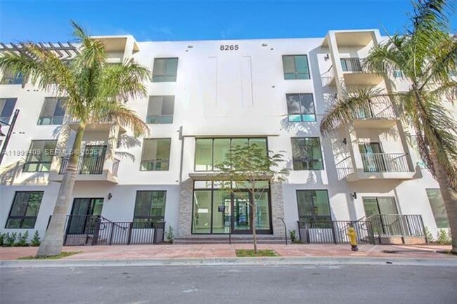 Photo - 8265 NW 41st St Unidad 8265 NW 41st St #C-406