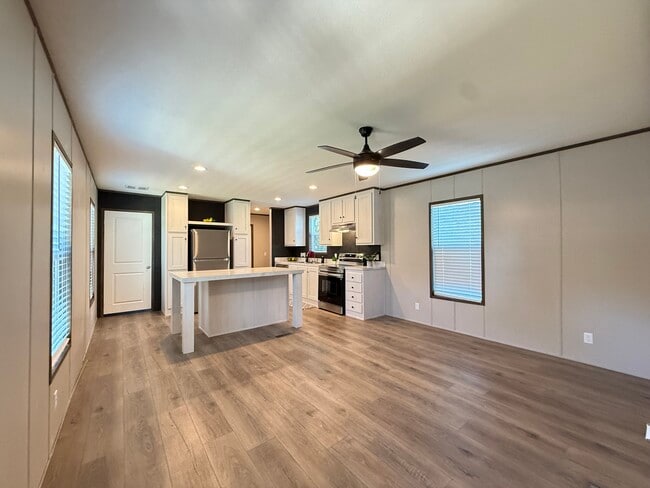 Photo - 102 Eloise St