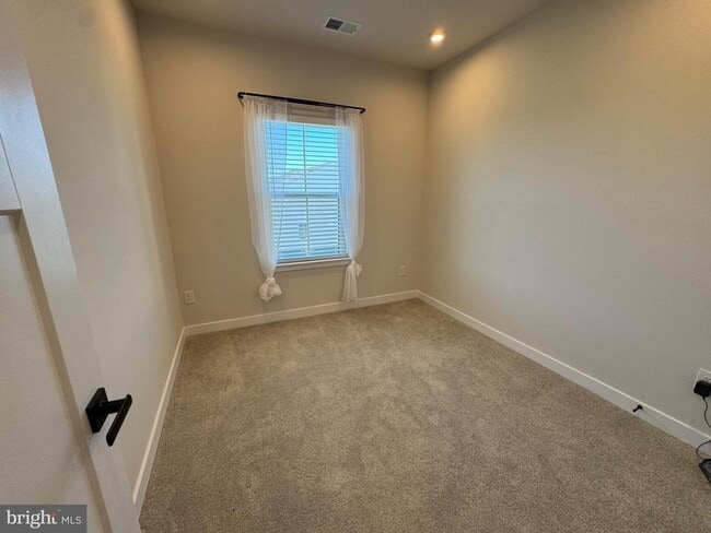 Building Photo - 3 Cinnamon Ln