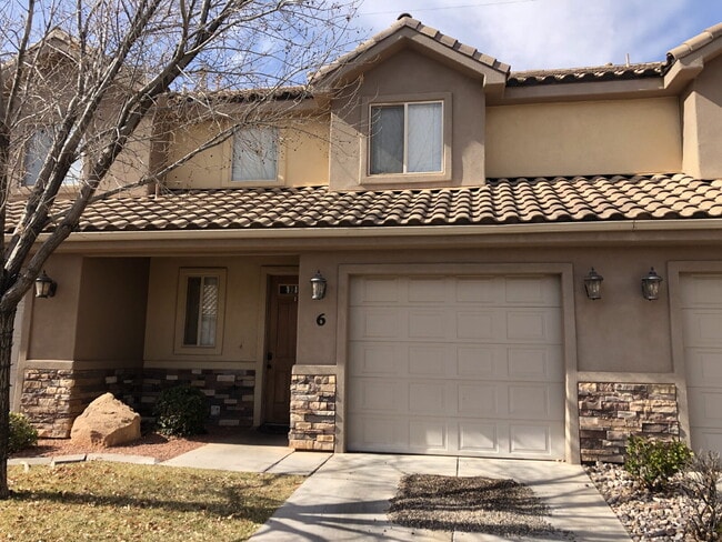 Building Photo - "Spacious 3-Bedroom Townhouse Retreat with 2.5 Baths in the Heart of Washington, UT!" Unit 6