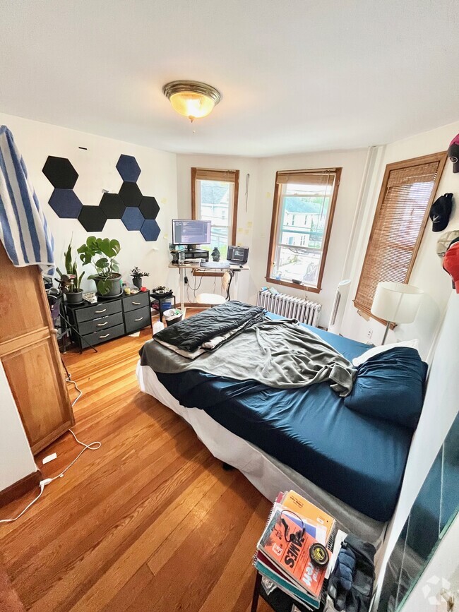 Building Photo - 45 Litchfield St Unit 2 Rental