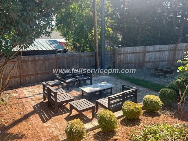 Photo - West Seattle Vintage Charm meets Modern! Huge Deck and Fire pit!
