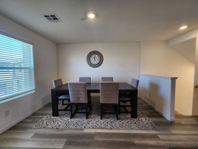 2775 Atomic Tangerine Wy