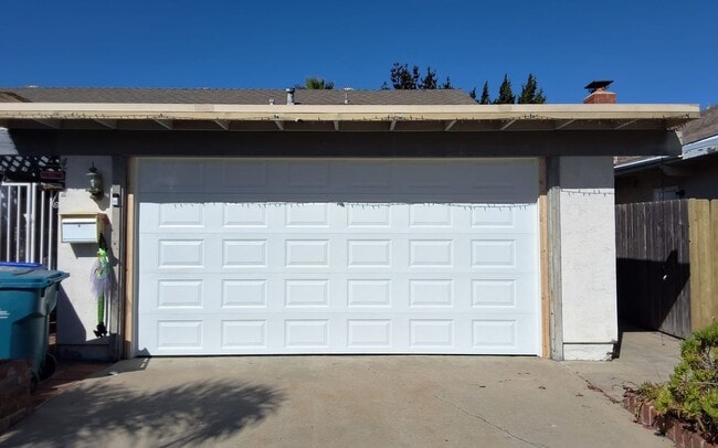 Building Photo - 4592 Benhurst Ave