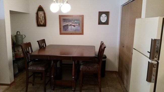 Photo - S85W18650 Jean Dr Unidad 18662