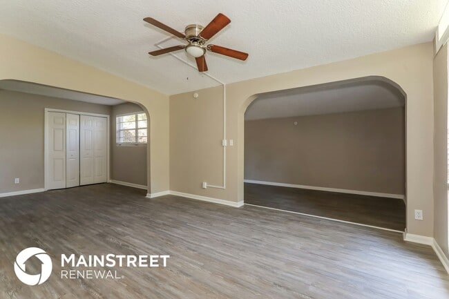 Photo - 1032 Busac Ave