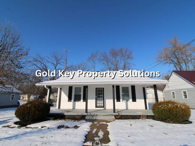 Building Photo - MUNCIE 3 BR 1 BA House with Garage and Covered Porch (SECTION 8 APPROVED)