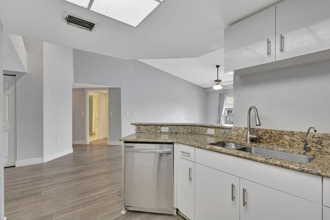 Photo - 600 Crestwood Ct N Unit 609