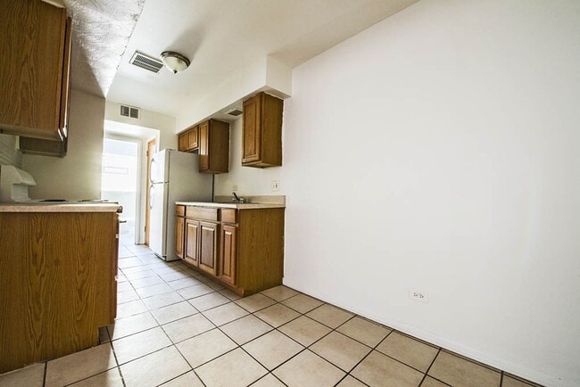2045 E 75th