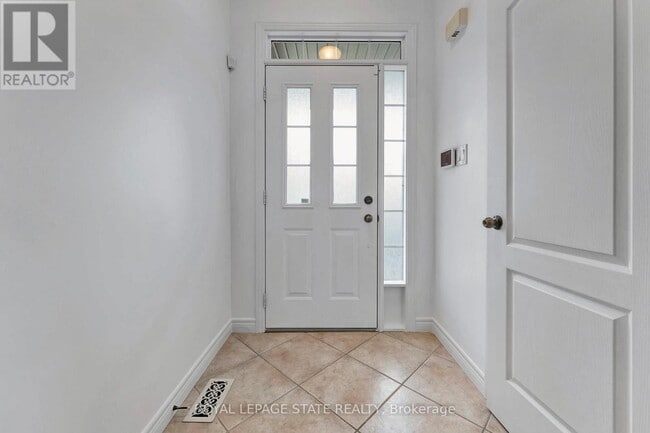 Photo - 400 Stonehenge Dr