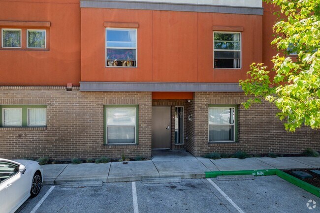 Entrada - El Paseo Family