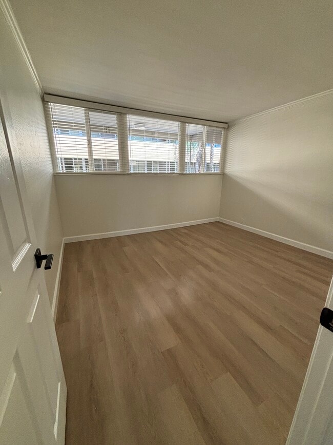 Bedroom - Courtyard Apartments