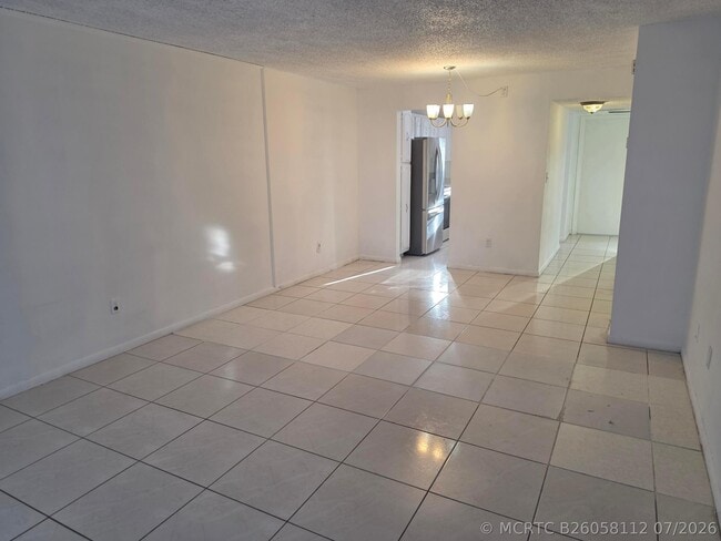Building Photo - 661 N University Dr Unit 1-104
