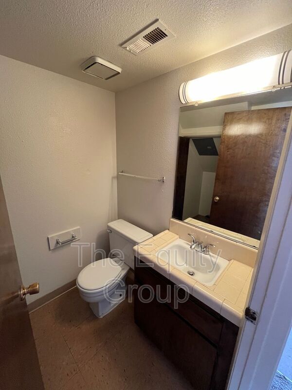 Photo - 840 N Williford Dr