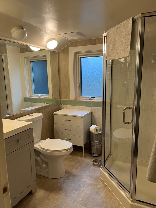 Bath - 371 Cerrito Ave Unit 371 Cerrito