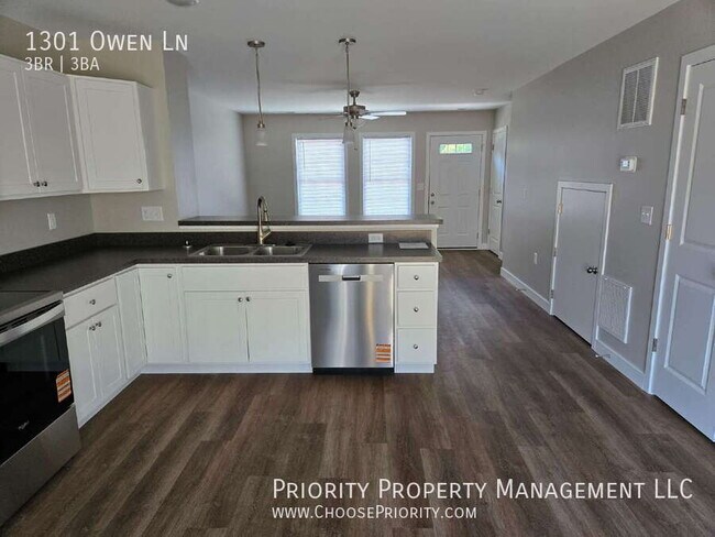 Photo - 1301 Owen Ln