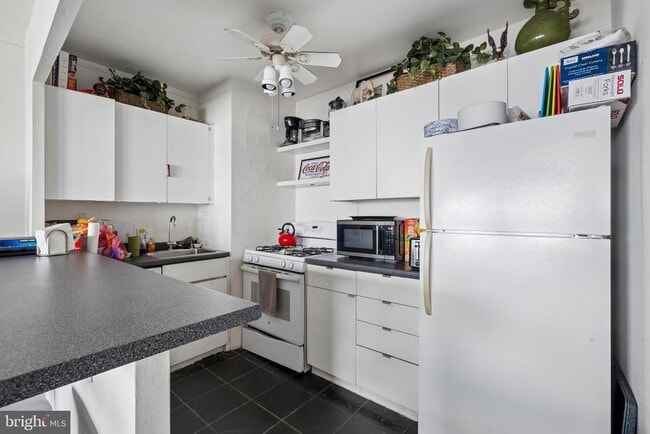 Building Photo - 220 Locust St Unit 23CS