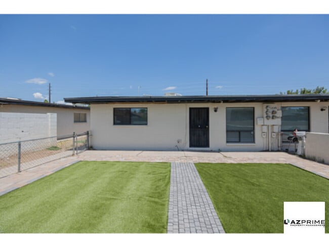 Photo - $500 OFF FIRST MONTH'S RENT MOVE IN SPECIAL! Introducing this Comfortable 2/1 Tempe Duplex!