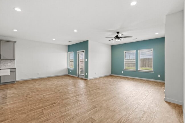 Photo - 207 William Ln