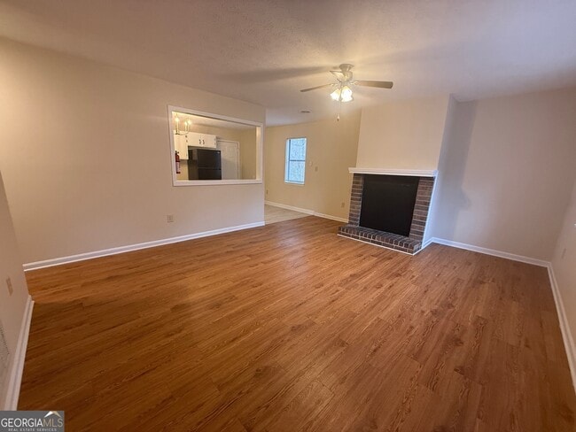 Photo - 150 Essex Ct