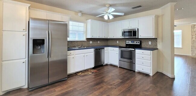 Photo - "Charming 3-Bed, 2-Bath Oasis in Lubbock