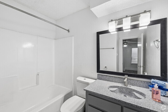 2BR, 2BA - 1,150SF - Primary Bathroom