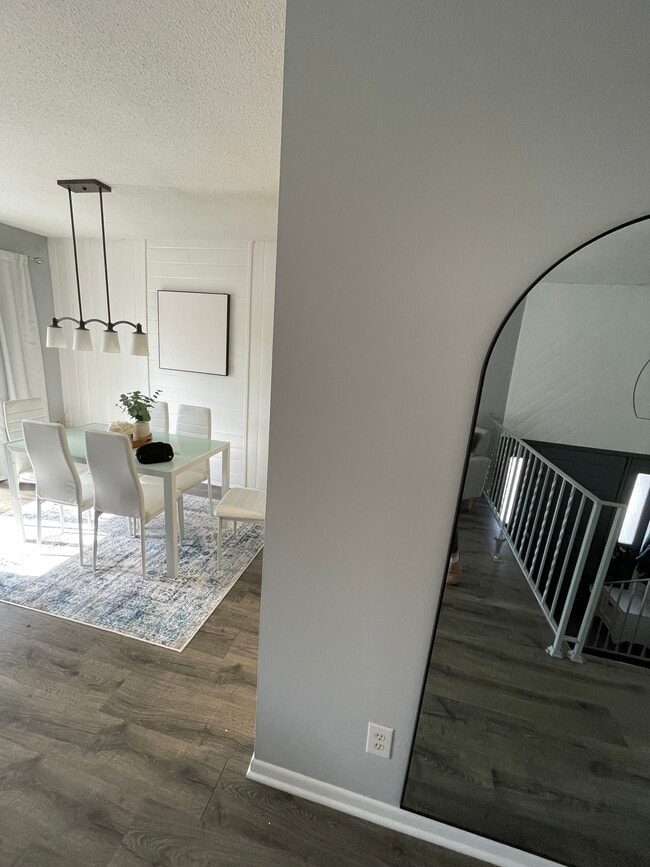 Photo - 6941 Ives Ln N