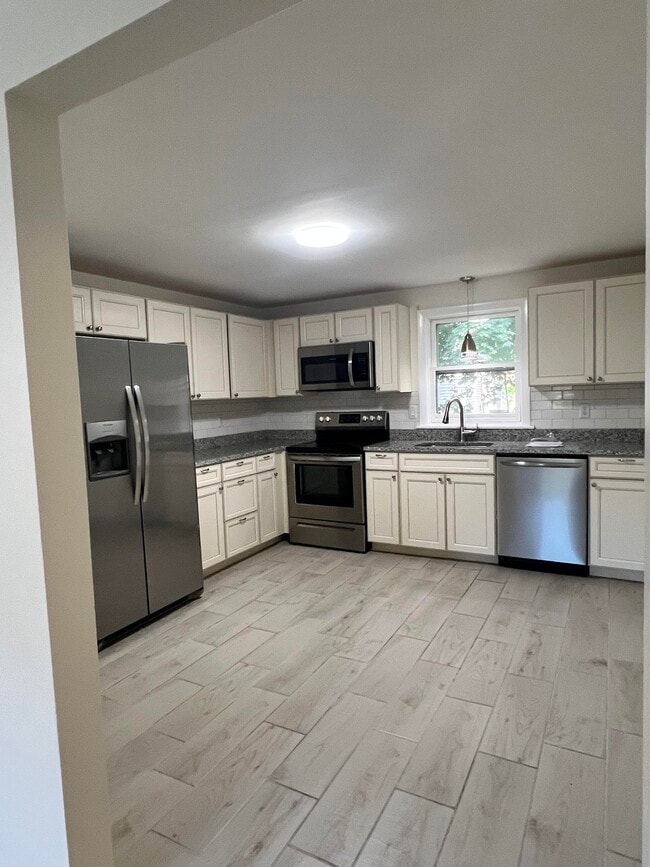 Building Photo - 2 Atlantic Ave Unit 1