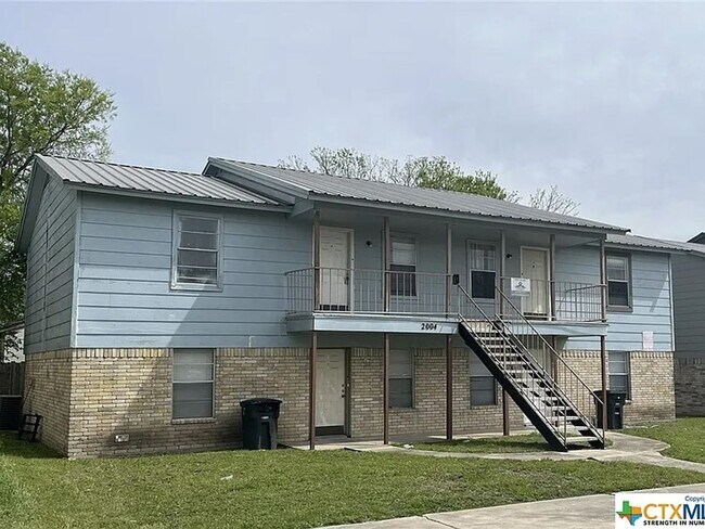 Building Photo - 2004 Cedarhill Dr Unit A Rental