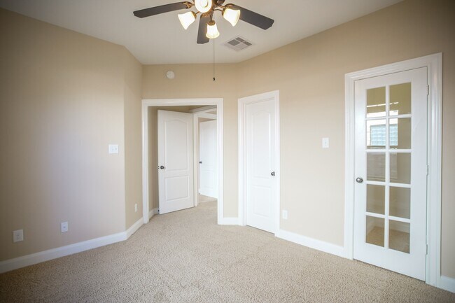 Photo - 2 Hadlock Pl