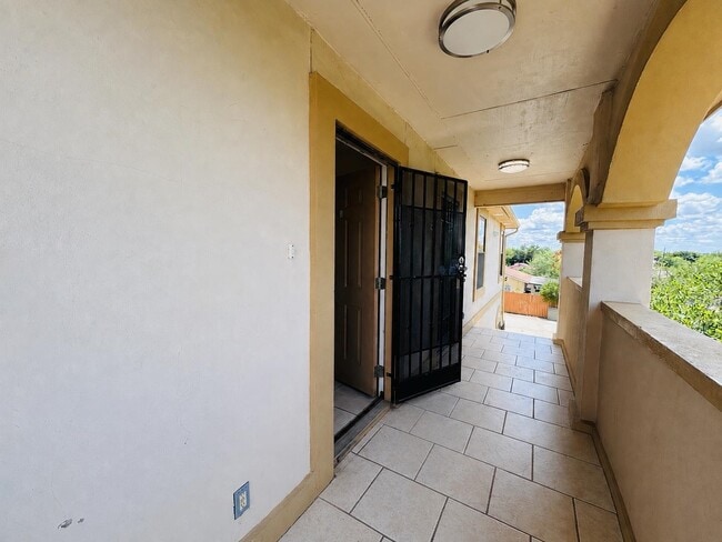 Building Photo - 3101 Barrios St Unit 3