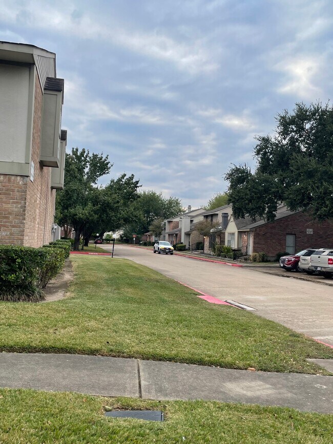 Photo - 9250 Beechnut St Unidad 21