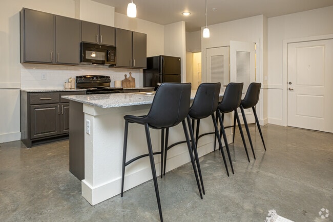 3BR, 2BA - 1,323SF