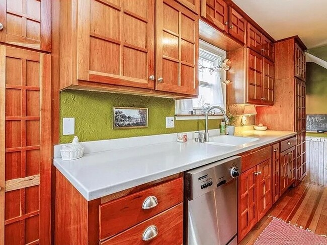 Photo - 618 W 11th St S