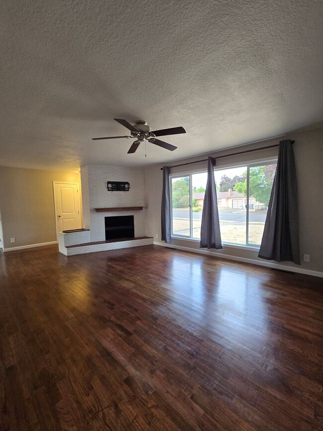 Photo - Pet Friendly Single Level 3 Bed 2 Bath Hom...