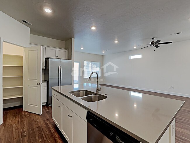 Photo - 5064 W Bellevue St