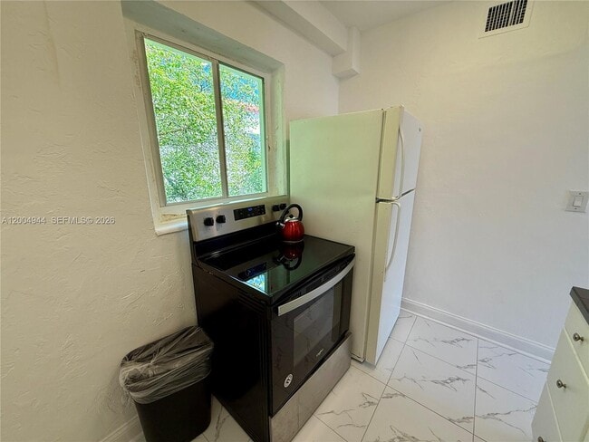 Photo - 1542 Jefferson Ave Unidad 6